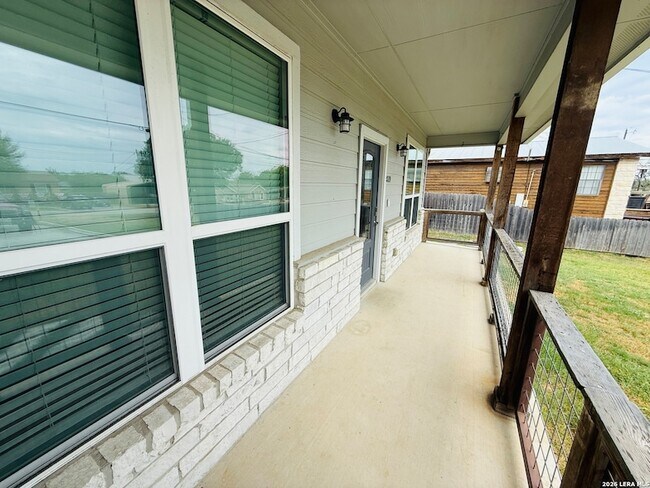 Foto del edificio - 2029 Blueridge Dr