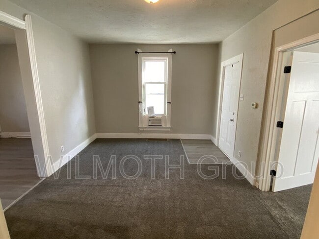 Building Photo - 510 W 5th St