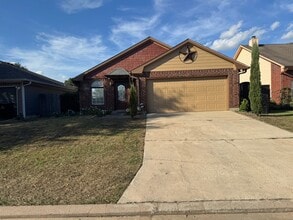 Building Photo - 34534 Lake Side Dr