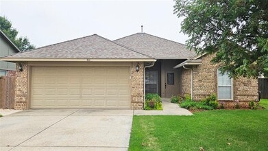 Building Photo - 811 Dogwood Ct