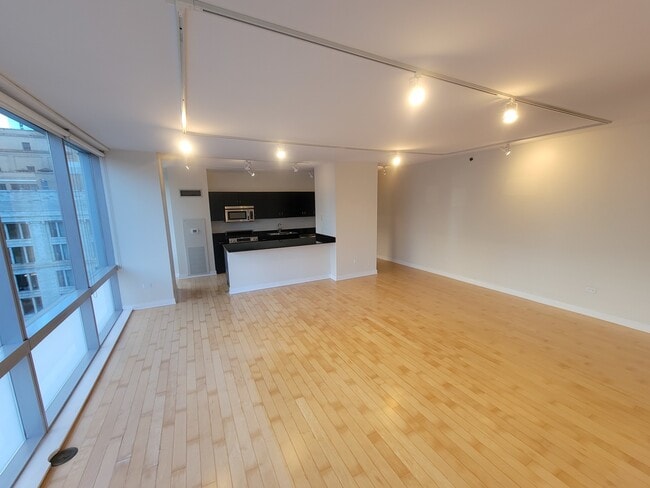 Building Photo - 8 E Randolph St