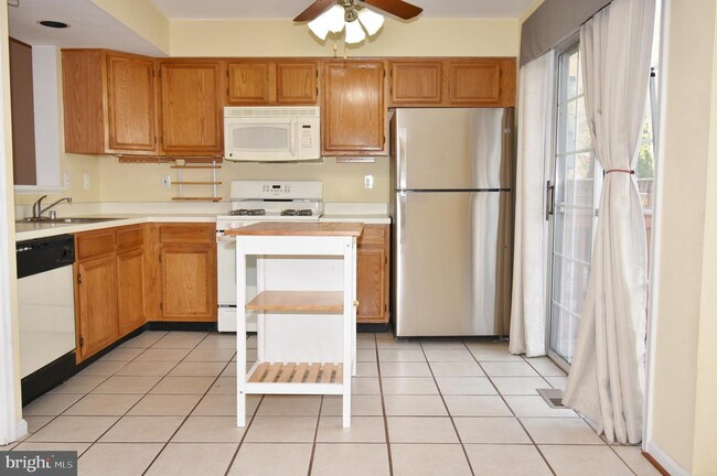 Building Photo - 1318 Walkabout Ct