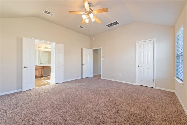 Foto del edificio - 4507 Western Lake Dr