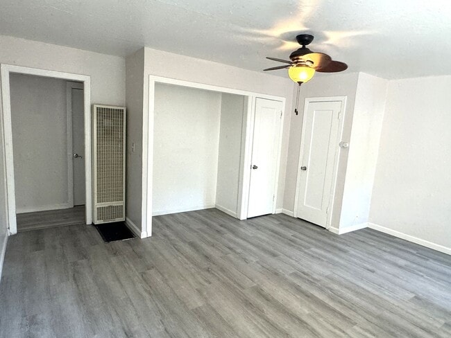 Foto del edificio - 455 E St John St