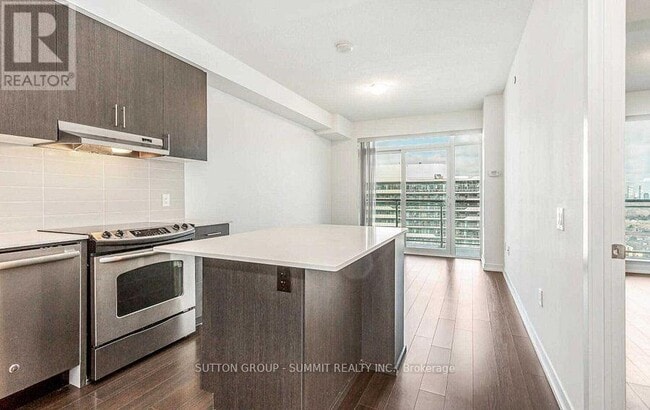 Photo du bâtiment - 2560 Eglinton Ave W