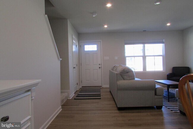 Foto del edificio - 30155 Creekview Cir