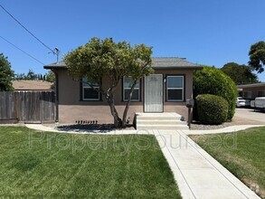 Building Photo - 208 N Acacia Ave