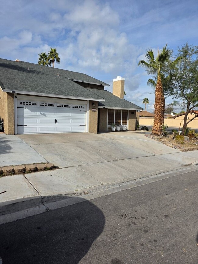 Building Photo - Beautiful 4 bed/ 3 bath POOL Home For Rent