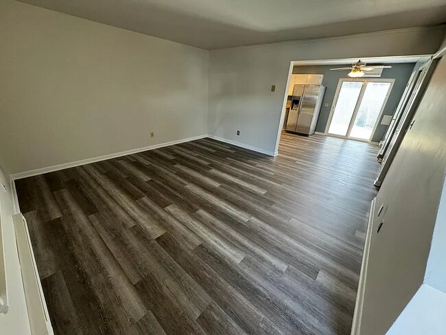 Foto del edificio - 3127 Galaxy Rd