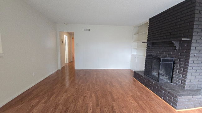 Building Photo - 553 E Lemon Ave