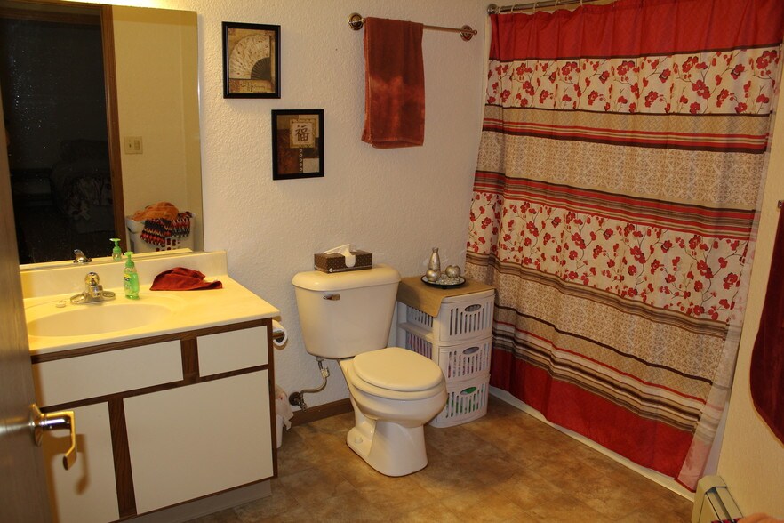 Bathroom Fixtures Janesville Wi 120 n river st janesville, wi 53548 rentals - janesville, wi Bathroom Fixtures Janesville Wi 120 n river st janesville, wi 53548 rentals - janesville, wi