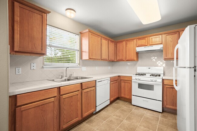 Building Photo - 6220 Perlita Dr