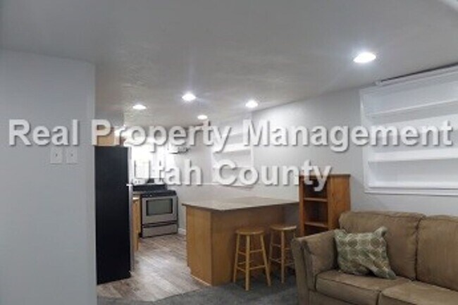 Building Photo - 157 N 400 E