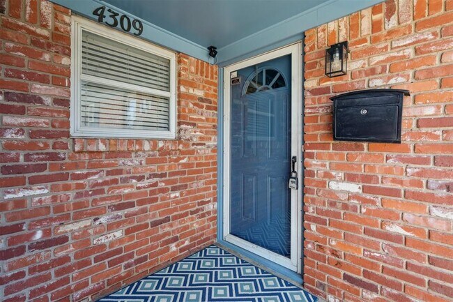 Foto del edificio - 4309 NW 56th Terrace