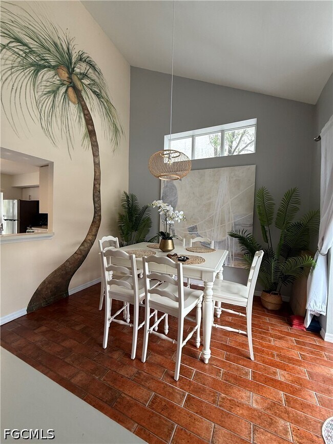 Foto del edificio - 15009 Cloverdale Dr