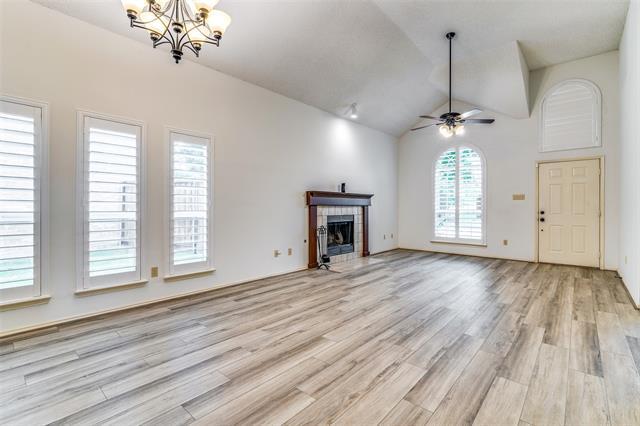 Building Photo - 524 Raintree Cir