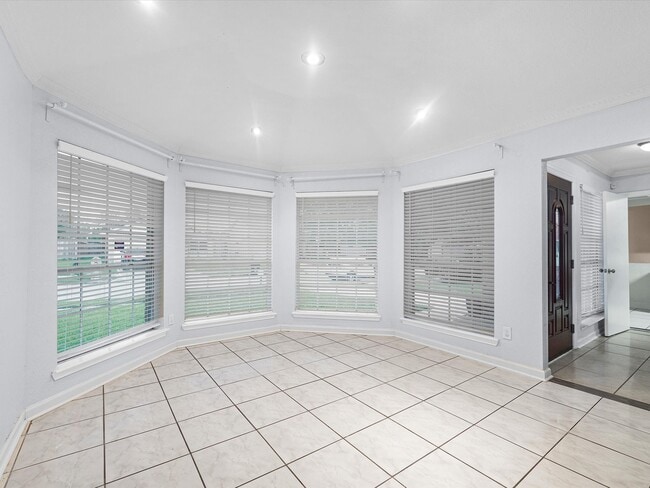 Building Photo - 3823 Suttonford Dr