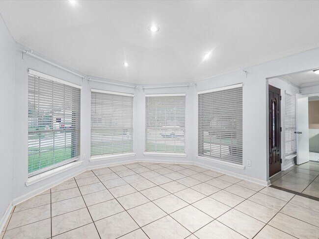 Foto del edificio - 3823 Suttonford Dr