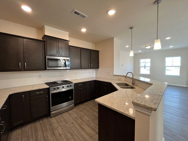 Foto del edificio - Newly Built 3BD, 2.5BA End Unit Raleigh Townhome with 2-Car Attached Garage