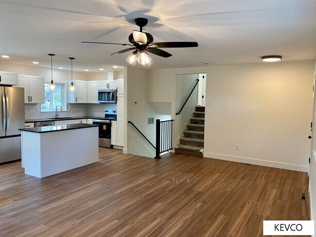 Building Photo - Tastefully Renovated Home!