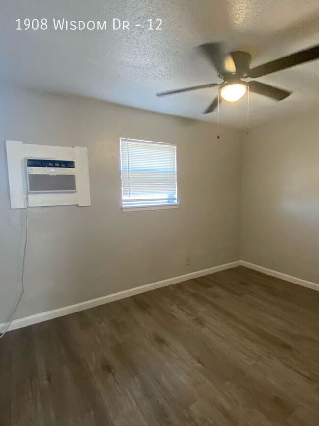 Foto del edificio - 1908 Wisdom Dr