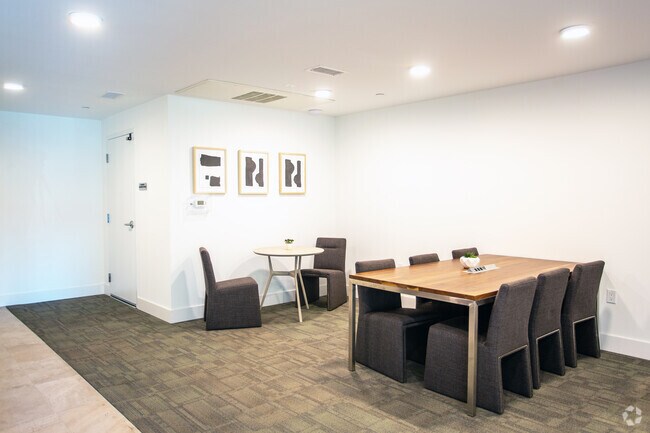 Centro de negocios - Picasso Brentwood