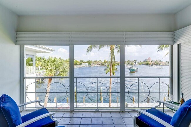 Building Photo - 2717 Yacht Club Blvd