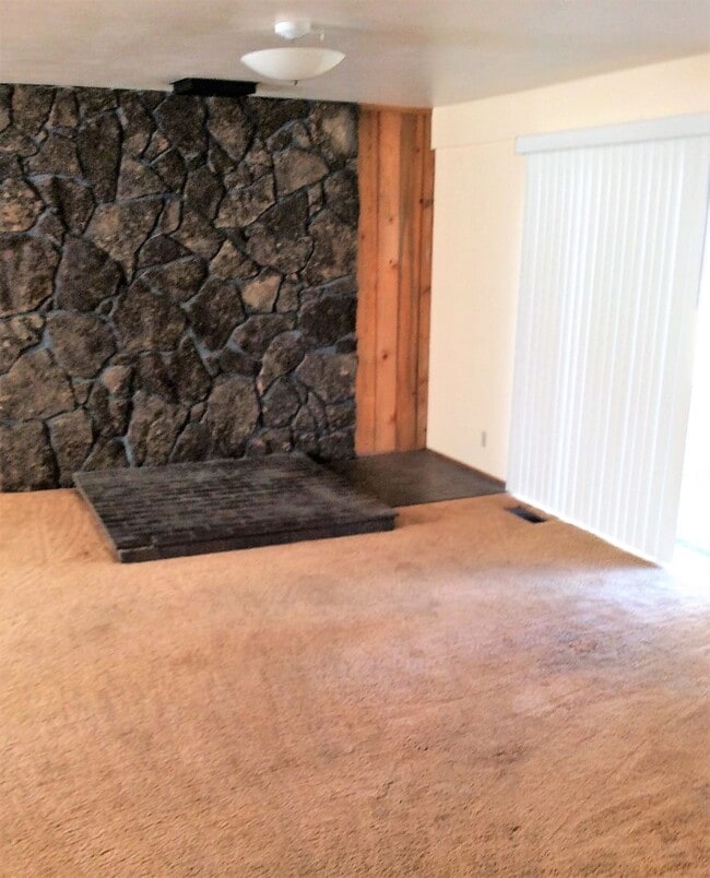 Building Photo - B Ave Duplex