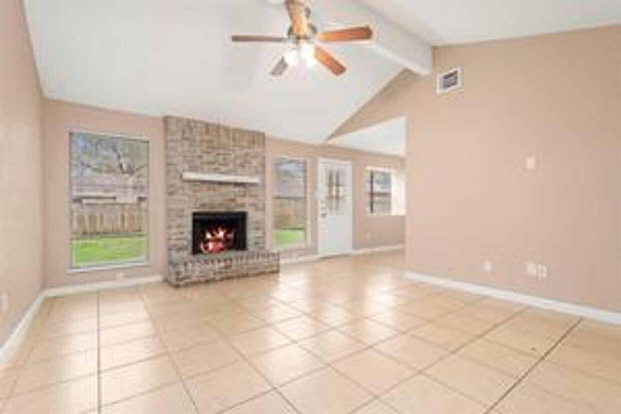 Primary Photo - 4 Bedroom Home with 2 Bath and large back ...