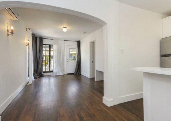 Building Photo - 409 Wheeling Way