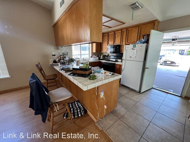 Building Photo - 3 br, 2 bath House - 360 Madison Ave