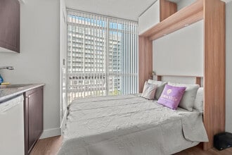 Building Photo - 211 Fort York Blvd