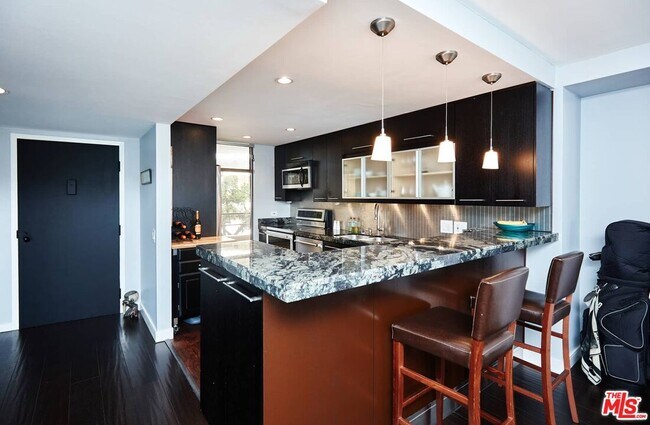 Building Photo - 4267 Marina City Dr