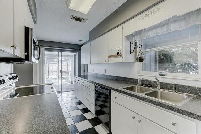 Building Photo - 5808 24th St Ct W