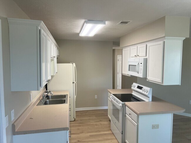 Foto del edificio - 3 Bed 2 Bath Home