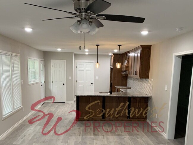 Foto del edificio - Completely updated and modern 3 bedroom