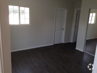 Master bedroom - 10119 Fernglen Ave