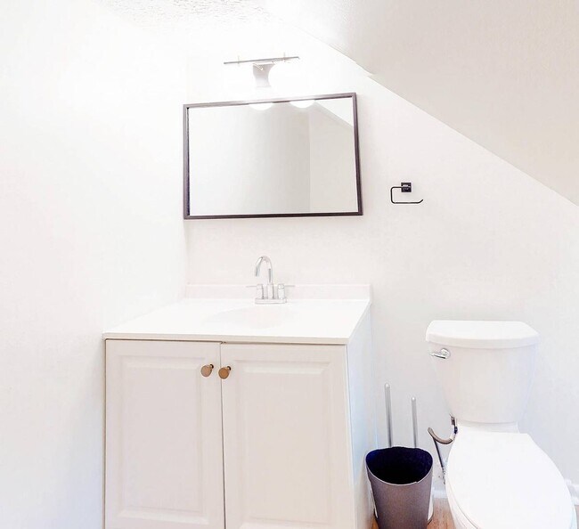 Building Photo - 7495 Helms Ct