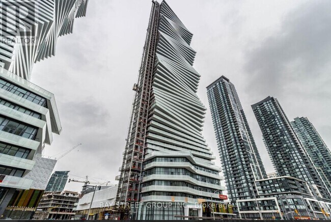 Photo du bâtiment - 3900 Confederation Pkwy