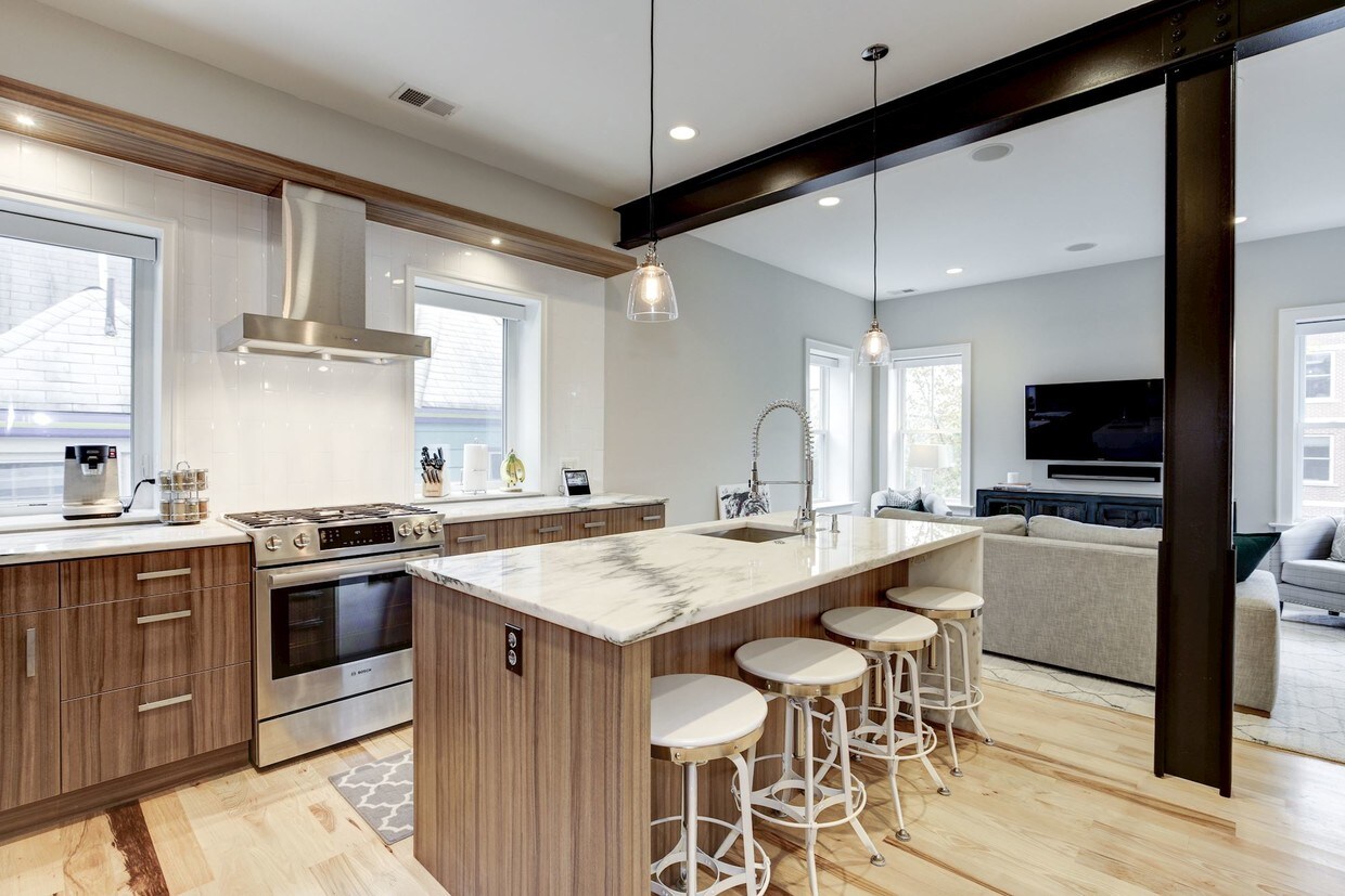 Foto principal - 1322 Monroe St NW