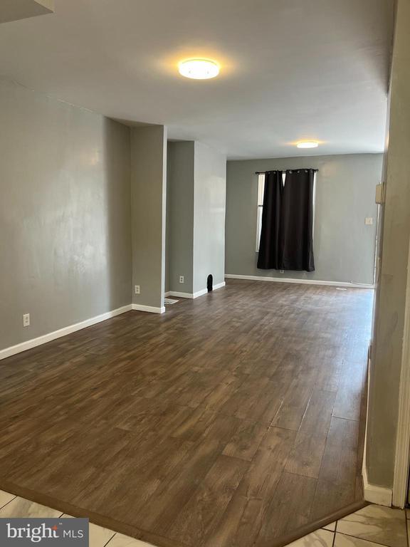 Foto del edificio - 533 E Walnut Ln