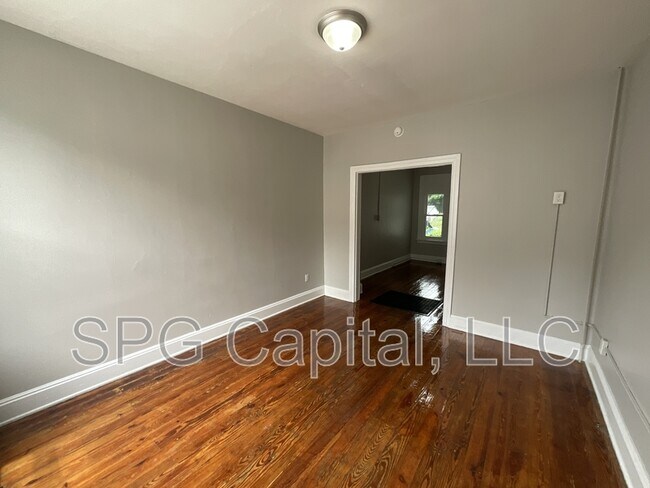 Foto del edificio - 659 W College Ave