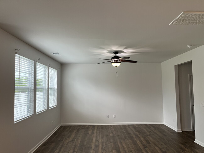 Building Photo - 1083 Pepper Stone Dr