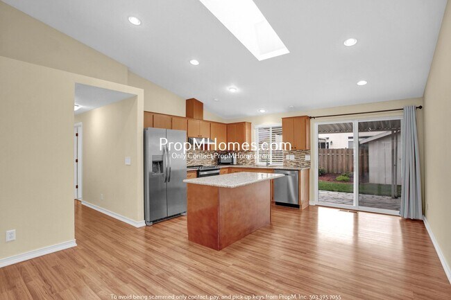 Foto del edificio - Updated Three Bedroom Home Next to Progress Ridge!