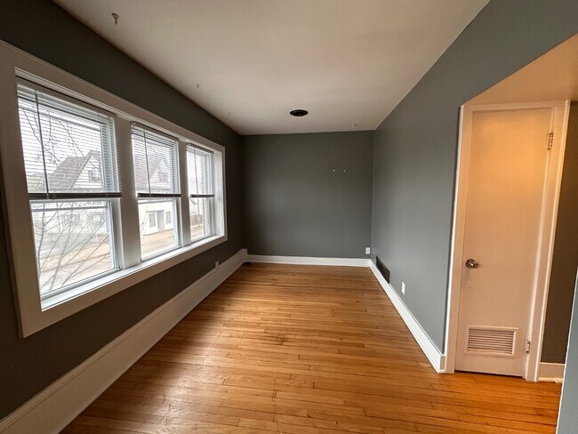 Foto del edificio - 705 E Center St