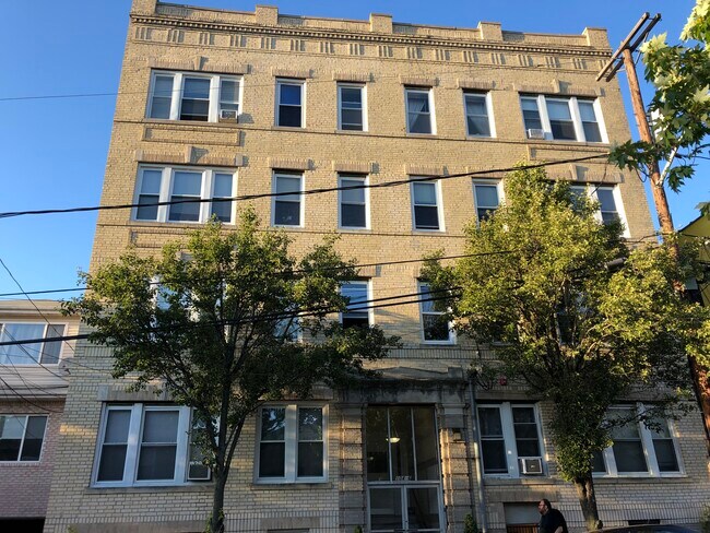 Foto del edificio - 104 62nd St