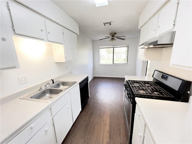 Building Photo - 2304 Whitlow Cove