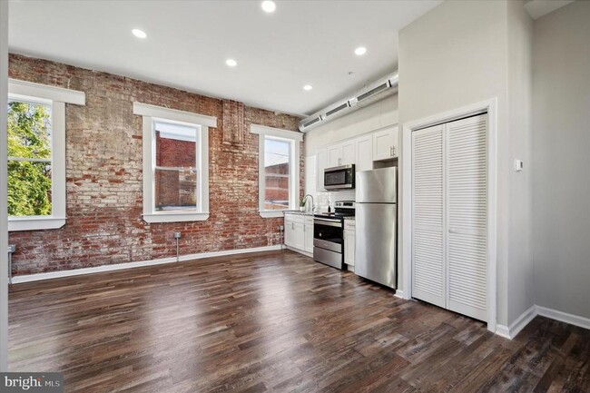 Foto del edificio - 537 N 64th St