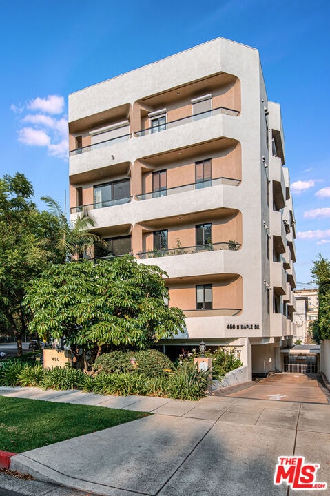 Building Photo - 450 N Maple Dr