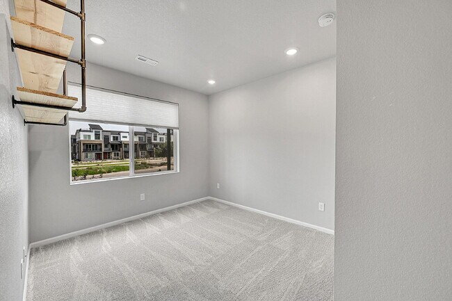Foto del edificio - $3,195, 3 bed, 3.1 bath, located in Broomf...